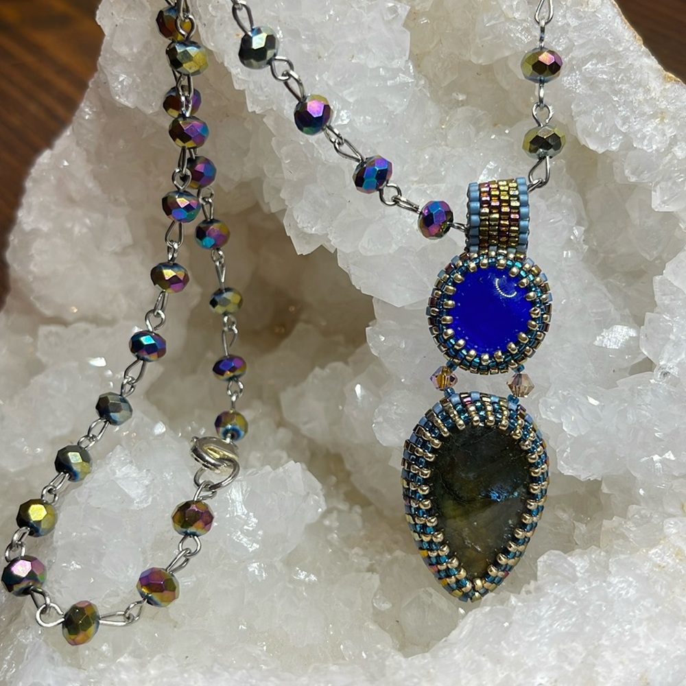 Handmade Peyote Stitched Goddess Labradorite crystal necklace ✨